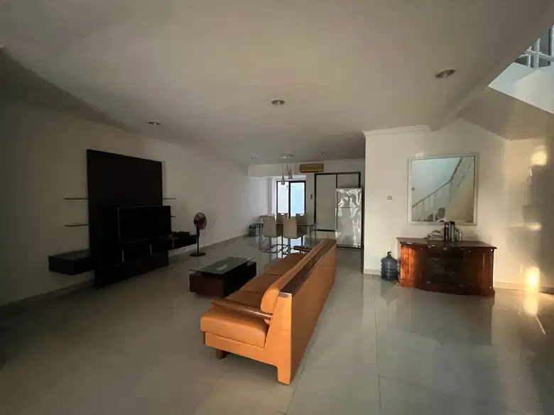Rumah Disewakan di Cluster Taman Beverly Lippo Cikarang